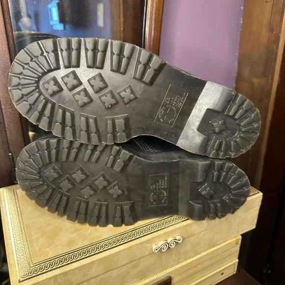 Devon Dr Martens with Heart Buckles - Picture 4 of 4